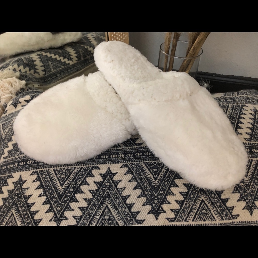 Soft Sherpa target slippers